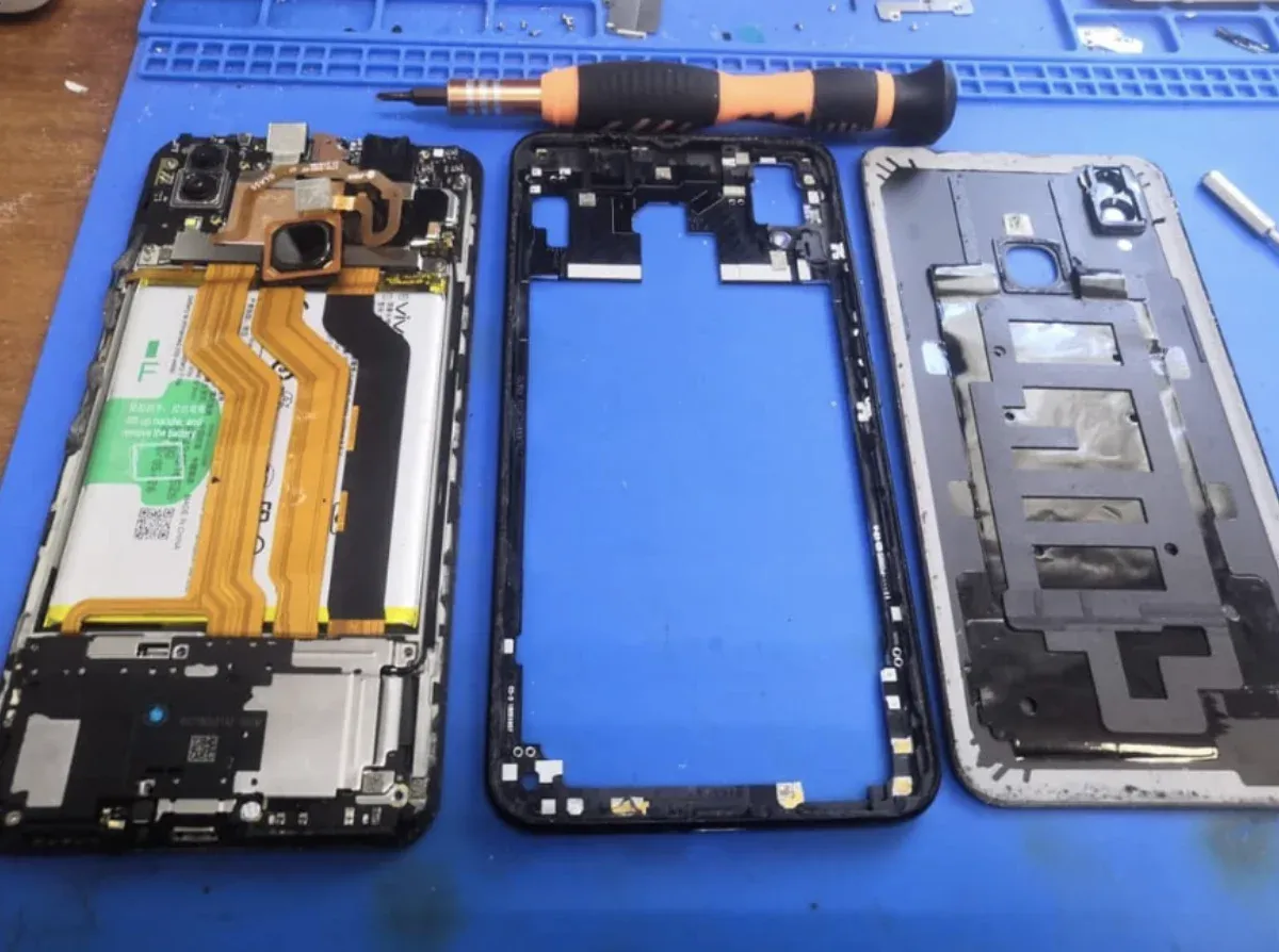 Phone repair at 101 workshop